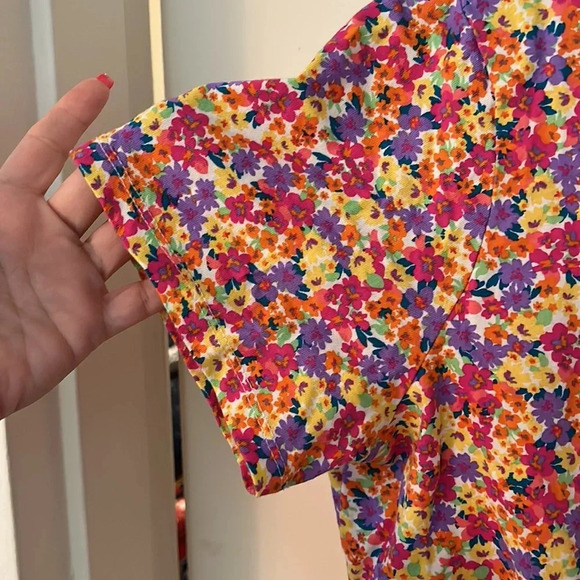 😍Old navy flowered top 😍 - Picture 4 of 5